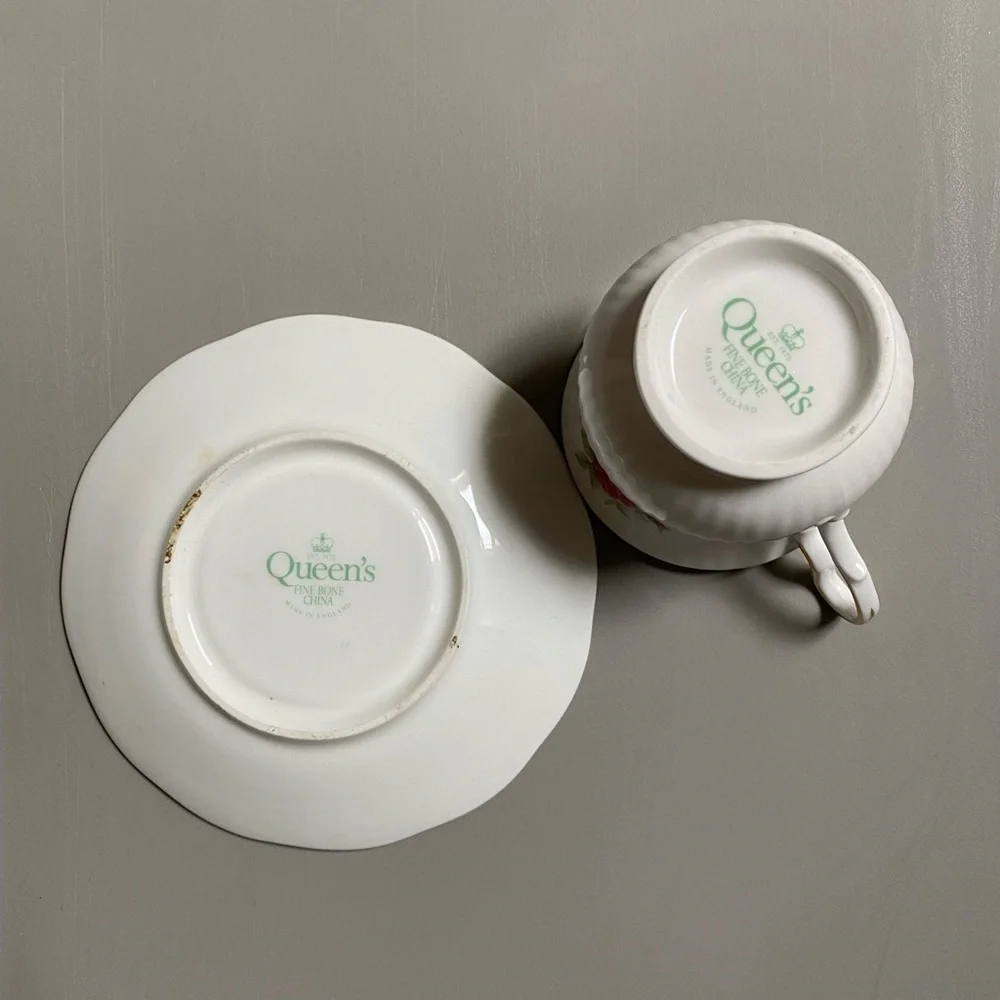 QUEEN’S FINE BONE CHINA ROSE TEACUP AND SAUCER LOVELY MADE IN ENGLAND